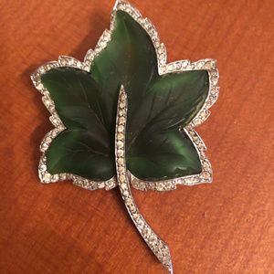 VINTAGE GREEN LEAF with rhinestones PIN